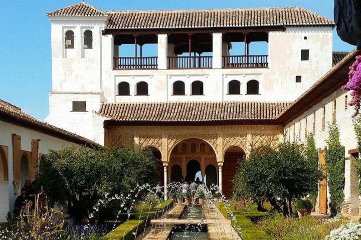 Fountains and planting along the Generalife’s central courtyard pool