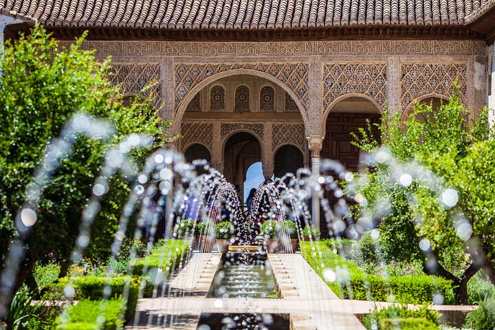 Fountain jets and arches in the Generalife gardens